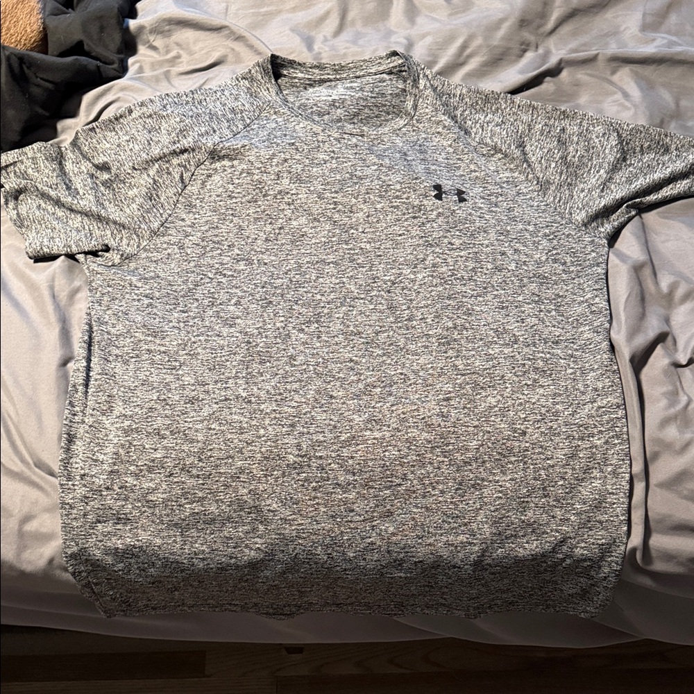 Under Armour Men's Heathered Gray Tee